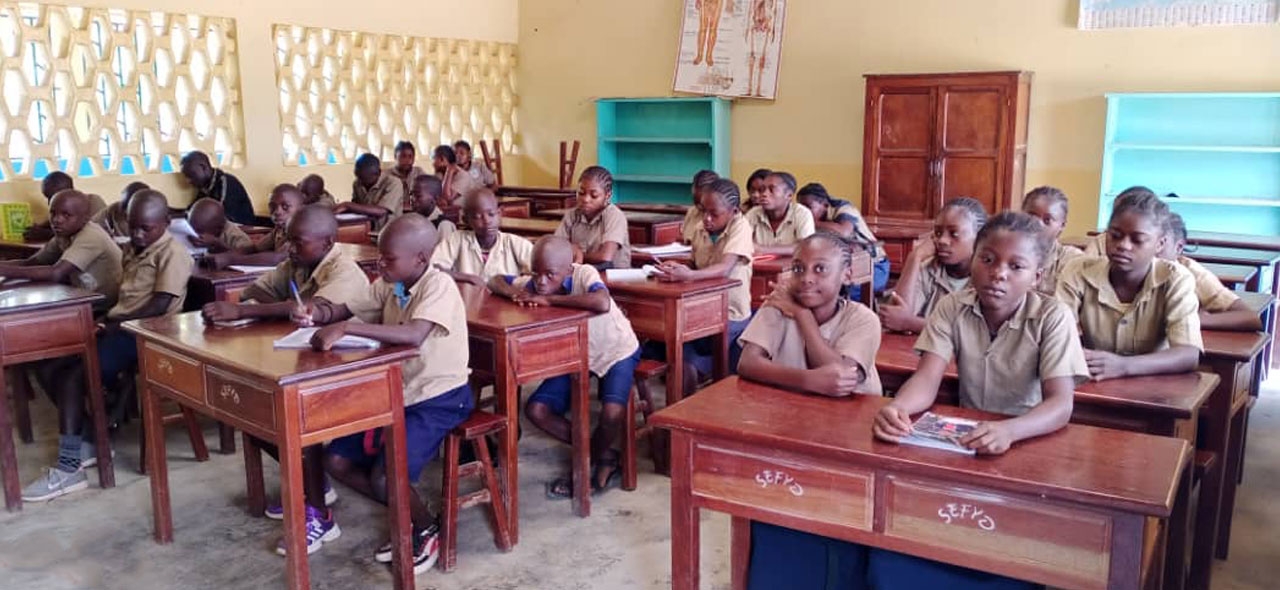 SUR LES TRACES DE LA PROVIDENCE École catholique "San Kisito" Lipoua